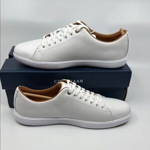 White Leather Sneakers with Streamlined Silhouette and Rubber Outsole